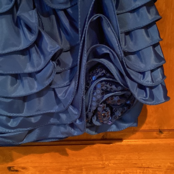 Formal Dress - Picture 4 of 9